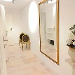 Apartment F10 Roth