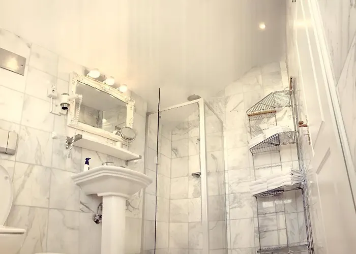 Apartment F10 Roth *