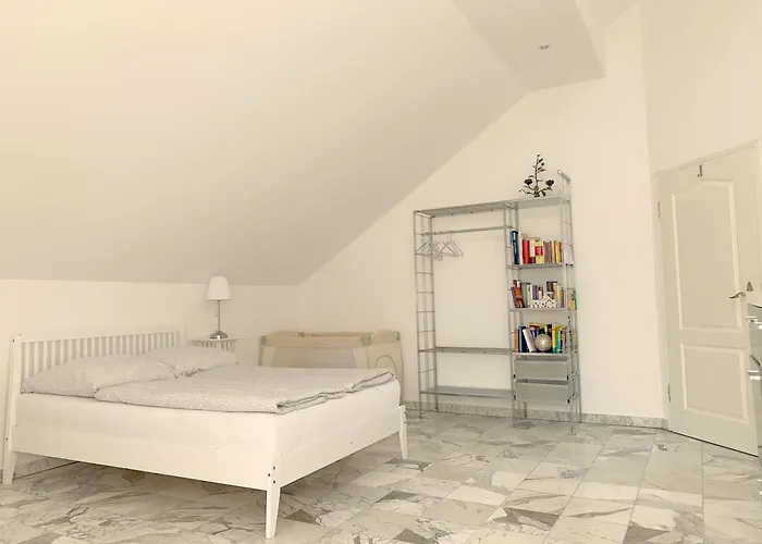 Apartment F10 Roth