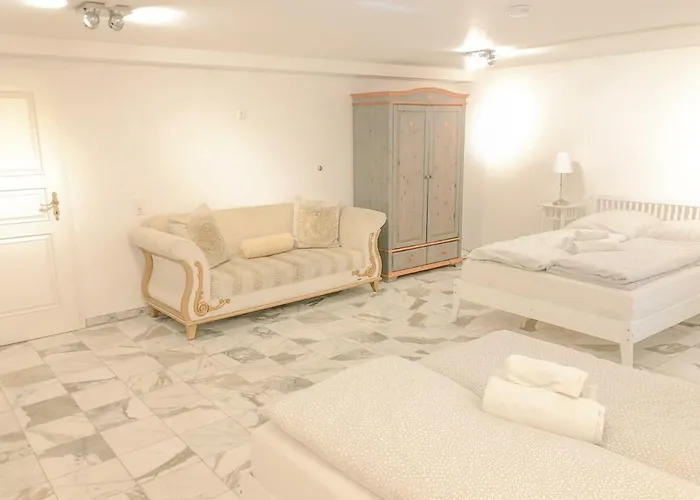 F10 Roth Apartment
