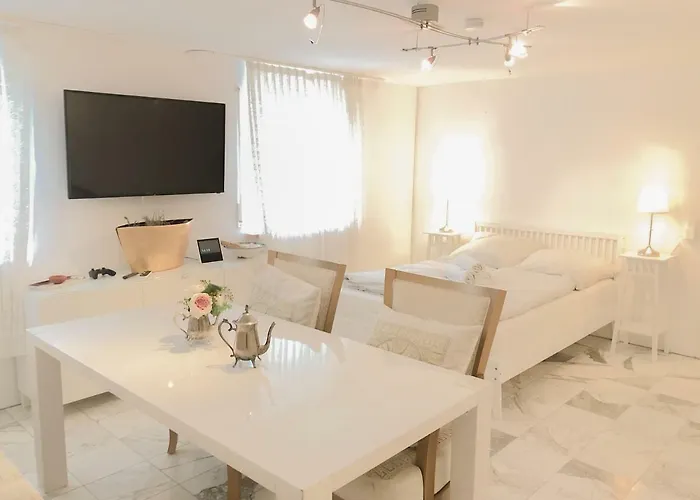 F10 Roth Apartment *
